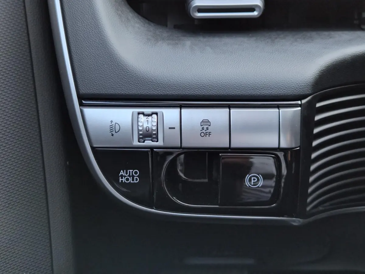 Style 58 kWh / SOH 100% / Dealer onderhouden / Fabrieksgarantie tot 05-2028 / CCS snelladen / Trekgewicht 1600 kg / Stuur- & Stoelverwarming / Adaptief cruise control / Achteruitrijcamera / 