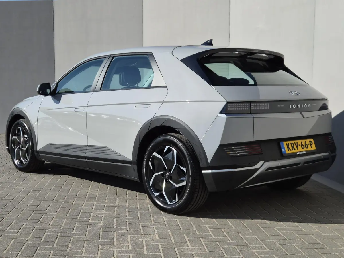 Style 58 kWh / SOH 100% / Dealer onderhouden / Fabrieksgarantie tot 05-2028 / CCS snelladen / Trekgewicht 1600 kg / Stuur- & Stoelverwarming / Adaptief cruise control / Achteruitrijcamera / 