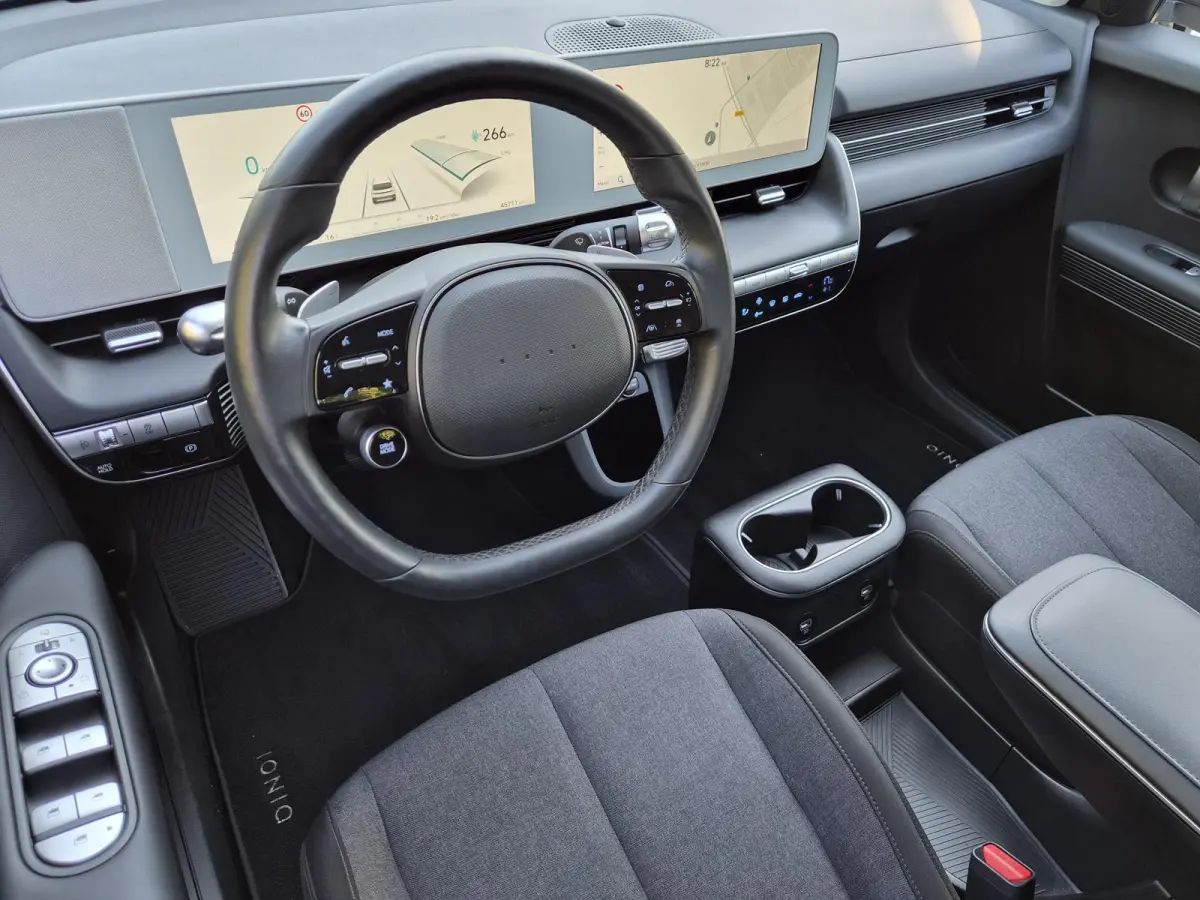 Style 58 kWh / SOH 100% / Dealer onderhouden / Fabrieksgarantie tot 05-2028 / CCS snelladen / Trekgewicht 1600 kg / Stuur- & Stoelverwarming / Adaptief cruise control / Achteruitrijcamera / 