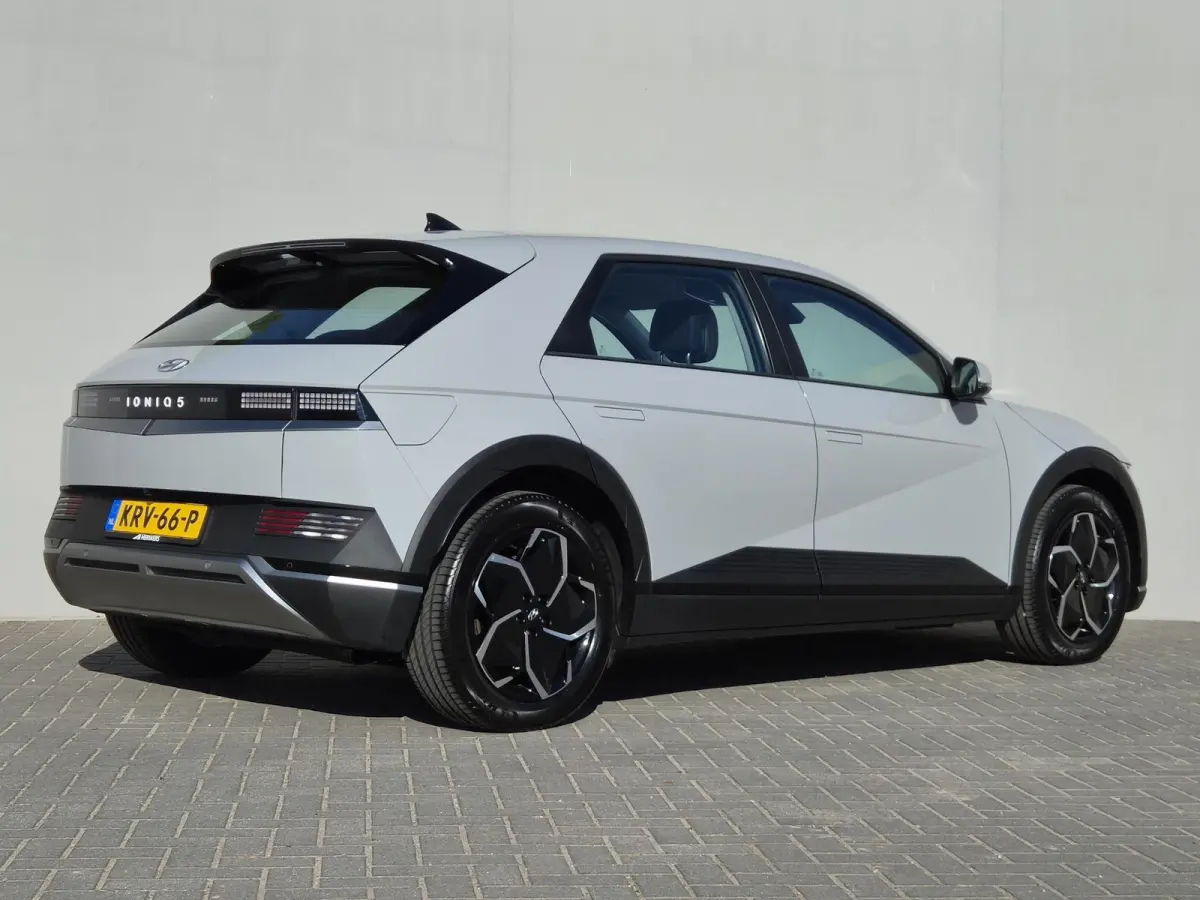 Style 58 kWh / SOH 100% / Dealer onderhouden / Fabrieksgarantie tot 05-2028 / CCS snelladen / Trekgewicht 1600 kg / Stuur- & Stoelverwarming / Adaptief cruise control / Achteruitrijcamera / 
