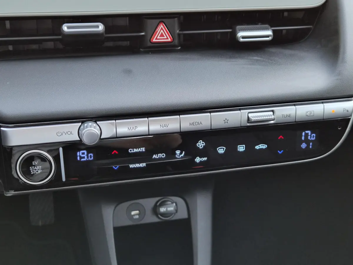 Style 58 kWh / SOH 100% / Dealer onderhouden / Fabrieksgarantie tot 05-2028 / CCS snelladen / Trekgewicht 1600 kg / Stuur- & Stoelverwarming / Adaptief cruise control / Achteruitrijcamera / 