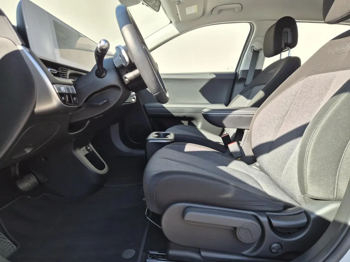 Style 58 kWh / SOH 100% / Dealer onderhouden / Fabrieksgarantie tot 05-2028 / CCS snelladen / Trekgewicht 1600 kg / Stuur- & Stoelverwarming / Adaptief cruise control / Achteruitrijcamera / 