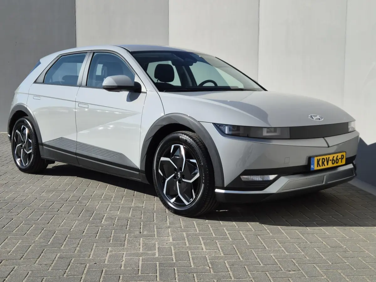 Style 58 kWh / SOH 100% / Dealer onderhouden / Fabrieksgarantie tot 05-2028 / CCS snelladen / Trekgewicht 1600 kg / Stuur- & Stoelverwarming / Adaptief cruise control / Achteruitrijcamera / 