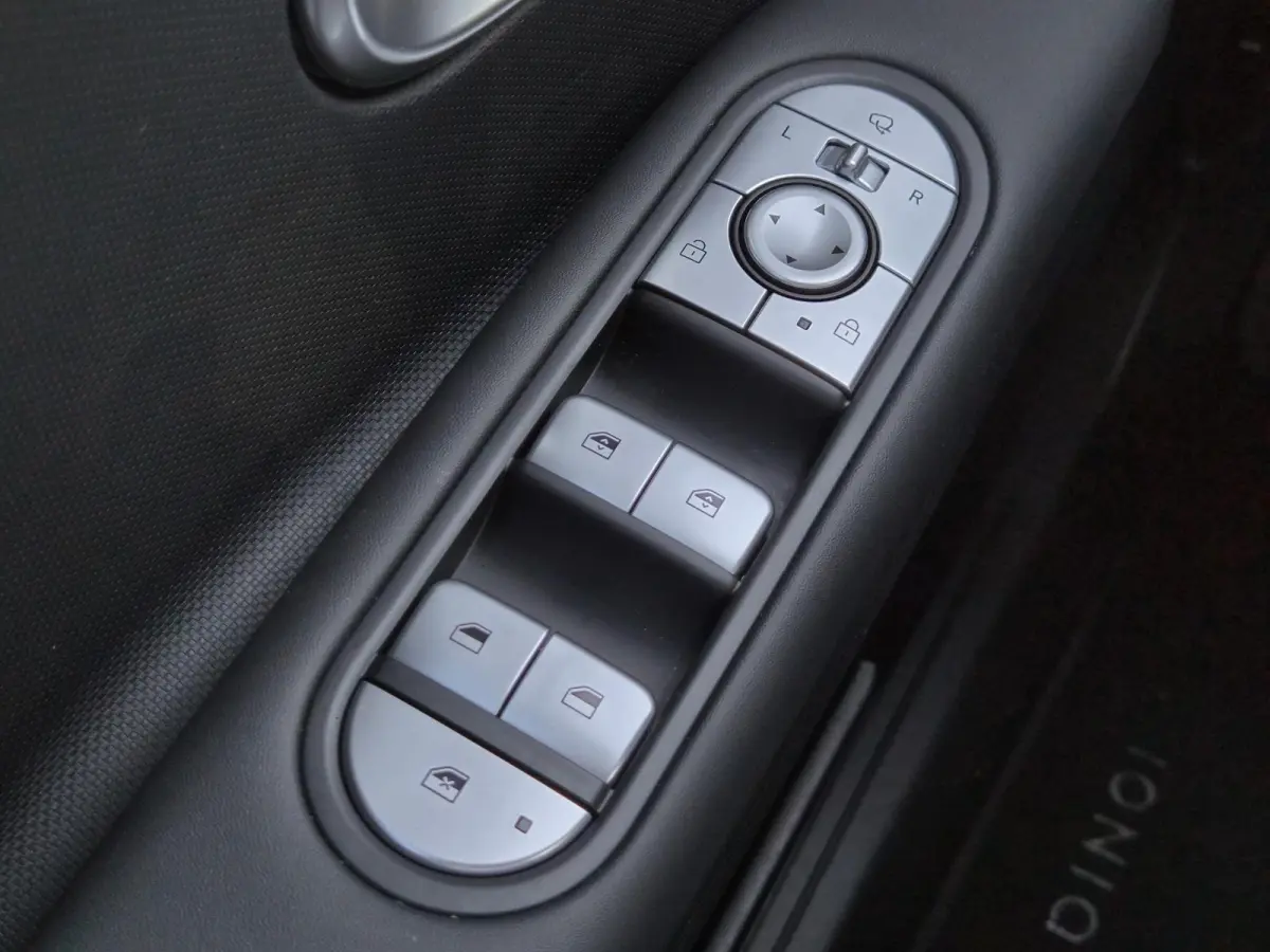 Style 58 kWh / SOH 100% / Dealer onderhouden / Fabrieksgarantie tot 05-2028 / CCS snelladen / Trekgewicht 1600 kg / Stuur- & Stoelverwarming / Adaptief cruise control / Achteruitrijcamera / 