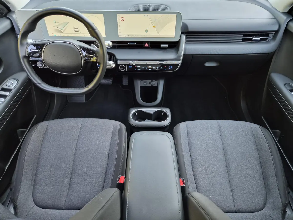Style 58 kWh / SOH 100% / Dealer onderhouden / Fabrieksgarantie tot 05-2028 / CCS snelladen / Trekgewicht 1600 kg / Stuur- & Stoelverwarming / Adaptief cruise control / Achteruitrijcamera / 