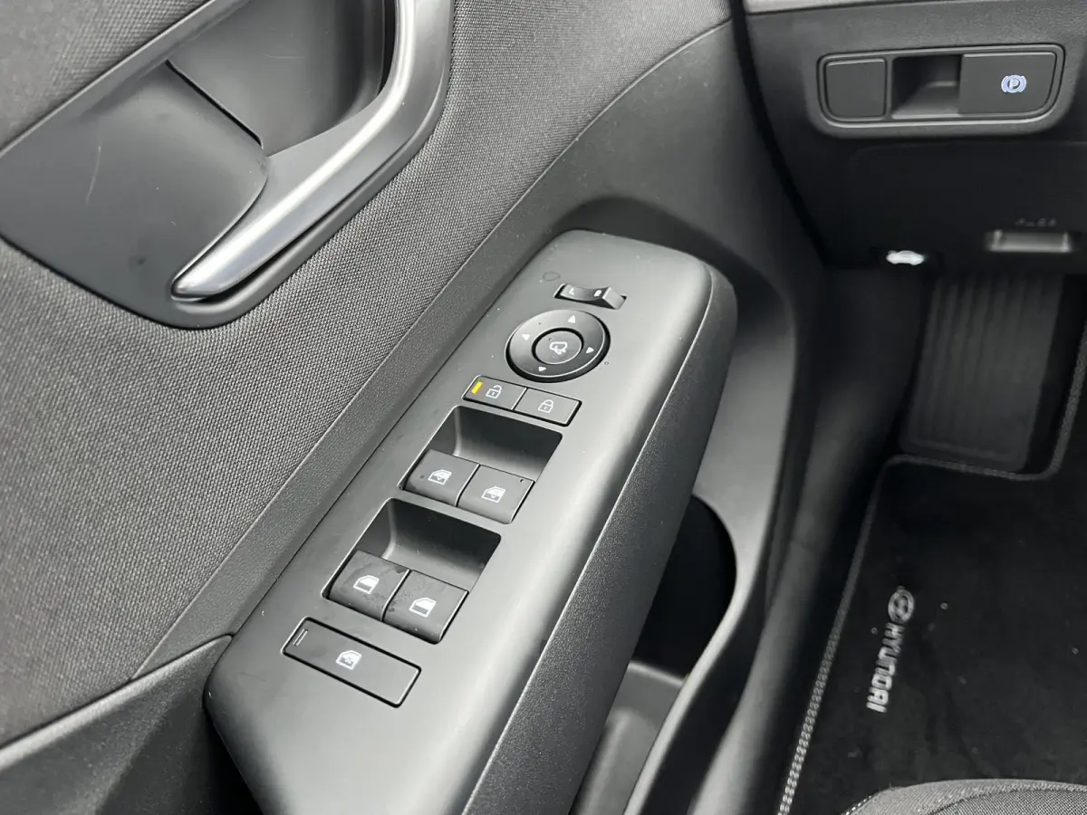 Long Range Pure Edition 64.8 kWh / Nieuw Uit Voorraad Leverbaar / Navigatie / Cruise Control Adaptief / Airco Vol Automatisch /