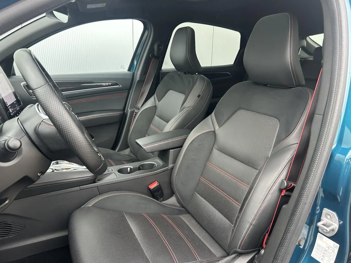 1.6 E-Tech Hybrid 145 R.S. Line / Schuif&Kanteldak / Navigatie / Airco / Lederen Bekleding / Cruise Control / | Apple Carplay/Android Auto | Blind Spot Warning | Elektrisch glazen schuif-/ka