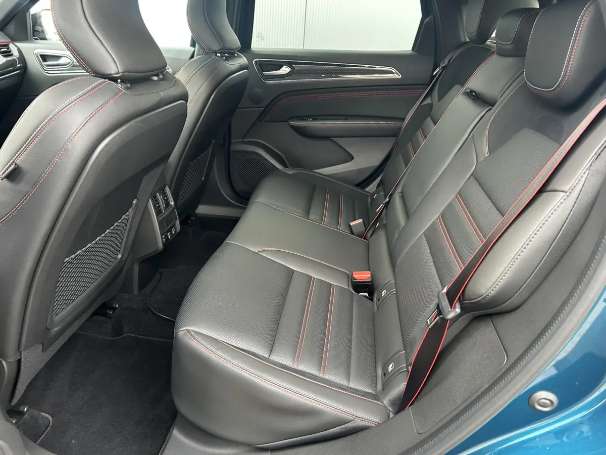 1.6 E-Tech Hybrid 145 R.S. Line / Schuif&Kanteldak / Navigatie / Airco / Lederen Bekleding / Cruise Control / | Apple Carplay/Android Auto | Blind Spot Warning | Elektrisch glazen schuif-/ka