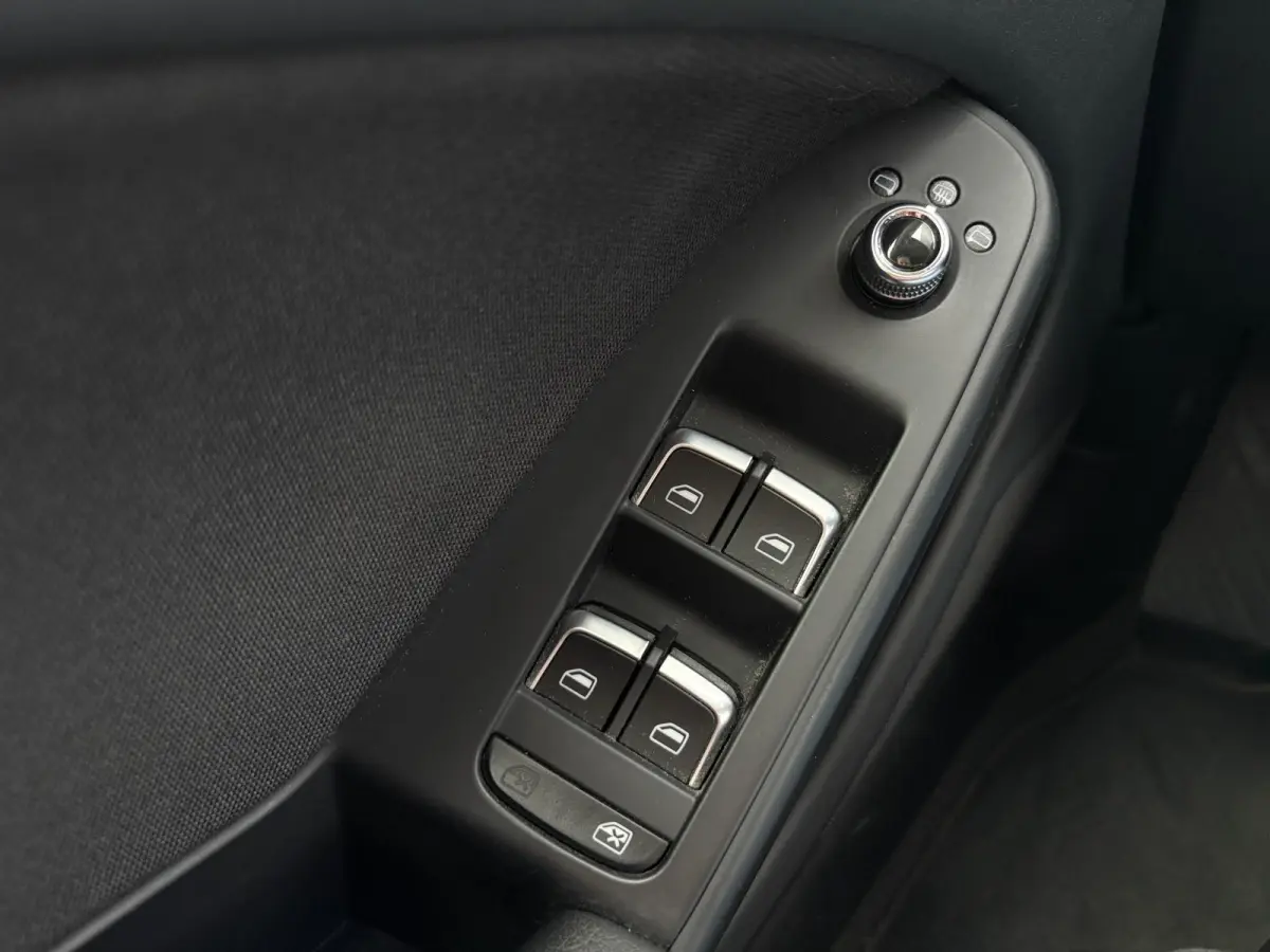 1.8 TFSI Business Edition / Trekhaak Geremd 1.500 kg / Navigatie / Cruise control / Airco / Bi-xenon koplampen / | Bi-xenon koplampen | Cruise control | Lendesteunen (verstelbaar)