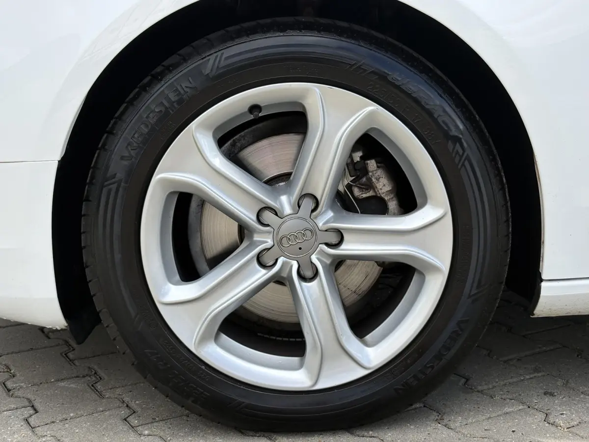 1.8 TFSI Business Edition / Trekhaak Geremd 1.500 kg / Navigatie / Cruise control / Airco / Bi-xenon koplampen / | Bi-xenon koplampen | Cruise control | Lendesteunen (verstelbaar)