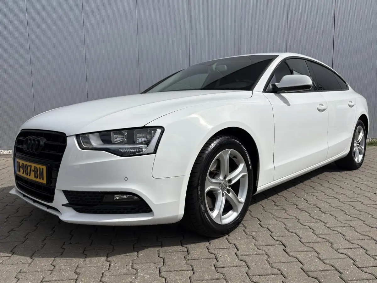 1.8 TFSI Business Edition / Trekhaak Geremd 1.500 kg / Navigatie / Cruise control / Airco / Bi-xenon koplampen / | Bi-xenon koplampen | Cruise control | Lendesteunen (verstelbaar)