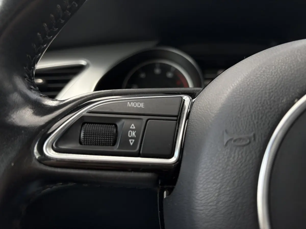 1.8 TFSI Business Edition / Trekhaak Geremd 1.500 kg / Navigatie / Cruise control / Airco / Bi-xenon koplampen / | Bi-xenon koplampen | Cruise control | Lendesteunen (verstelbaar)