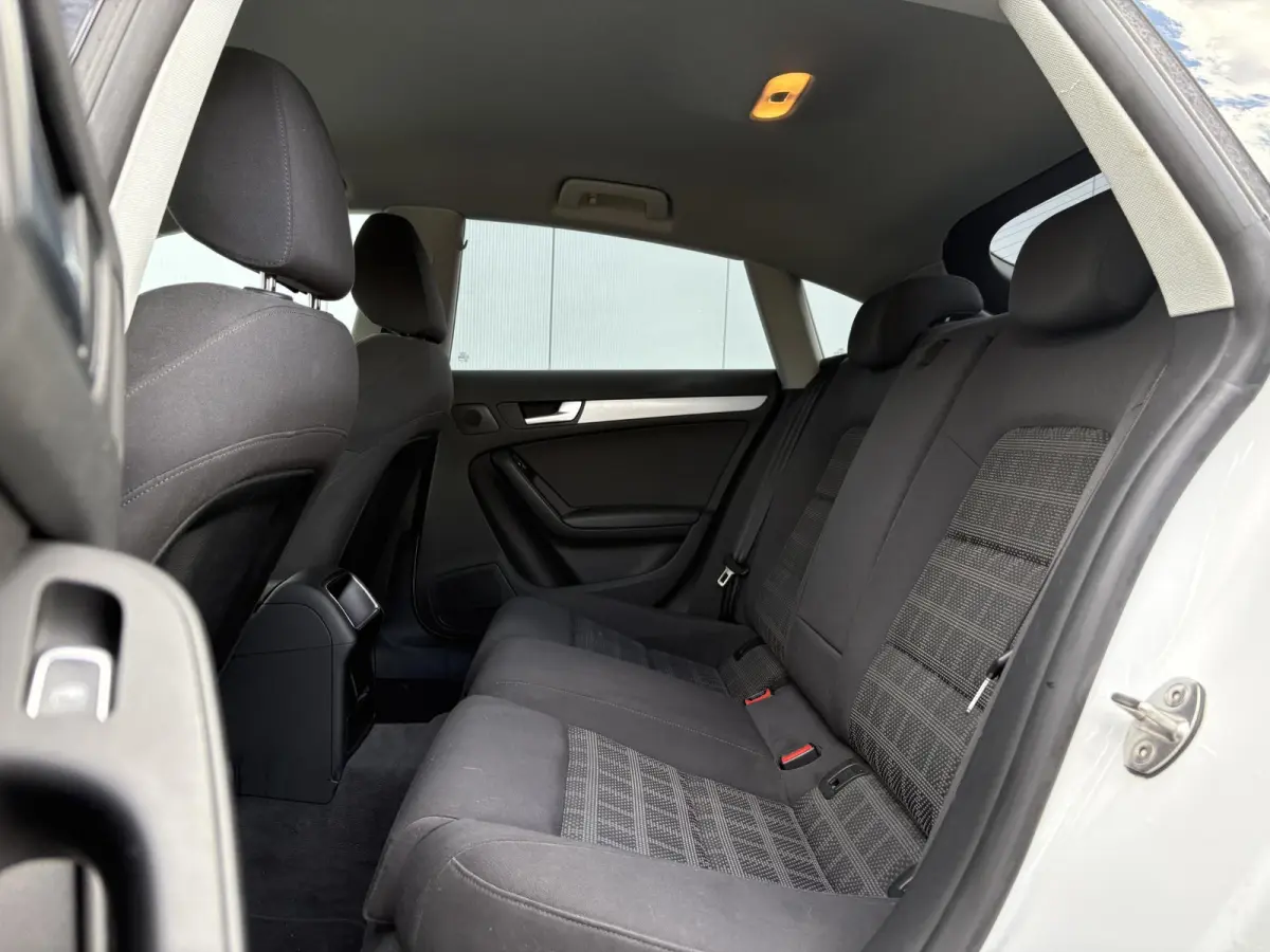 1.8 TFSI Business Edition / Trekhaak Geremd 1.500 kg / Navigatie / Cruise control / Airco / Bi-xenon koplampen / | Bi-xenon koplampen | Cruise control | Lendesteunen (verstelbaar)