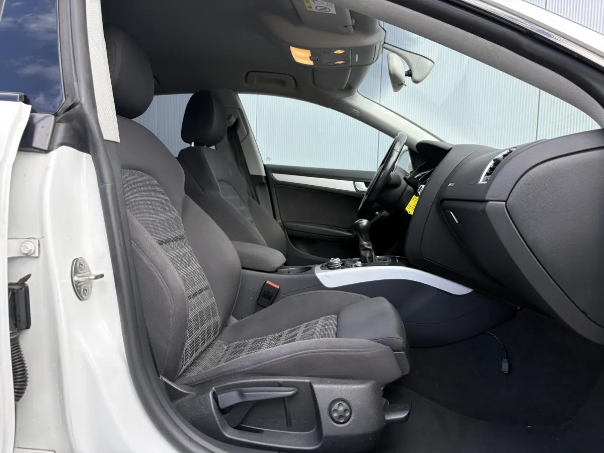 1.8 TFSI Business Edition / Trekhaak Geremd 1.500 kg / Navigatie / Cruise control / Airco / Bi-xenon koplampen / | Bi-xenon koplampen | Cruise control | Lendesteunen (verstelbaar)
