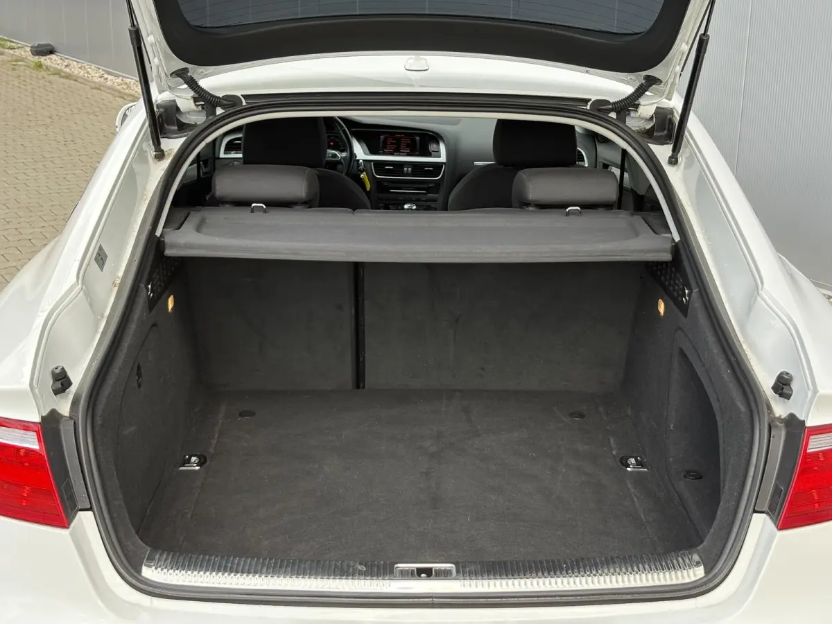 1.8 TFSI Business Edition / Trekhaak Geremd 1.500 kg / Navigatie / Cruise control / Airco / Bi-xenon koplampen / | Bi-xenon koplampen | Cruise control | Lendesteunen (verstelbaar)