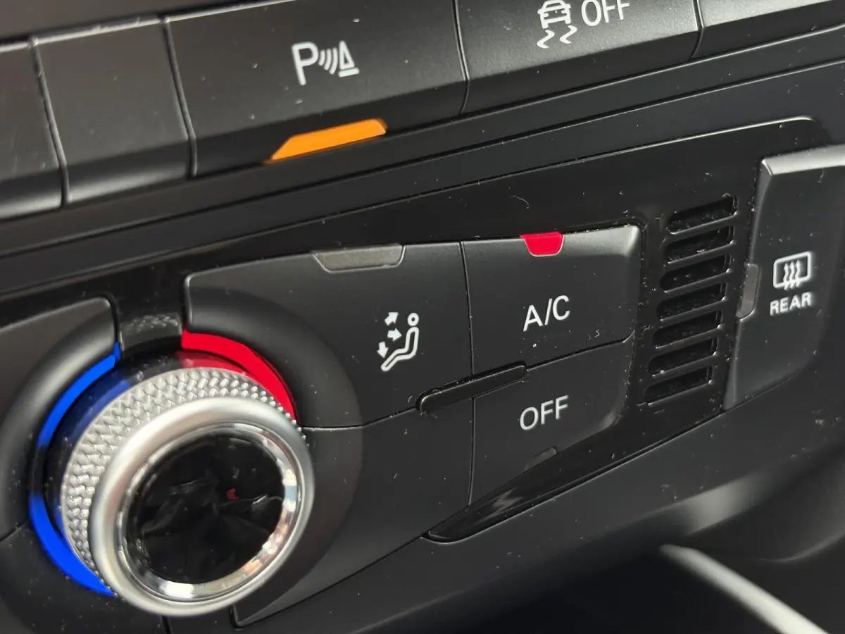 1.8 TFSI Business Edition / Trekhaak Geremd 1.500 kg / Navigatie / Cruise control / Airco / Bi-xenon koplampen / | Bi-xenon koplampen | Cruise control | Lendesteunen (verstelbaar)
