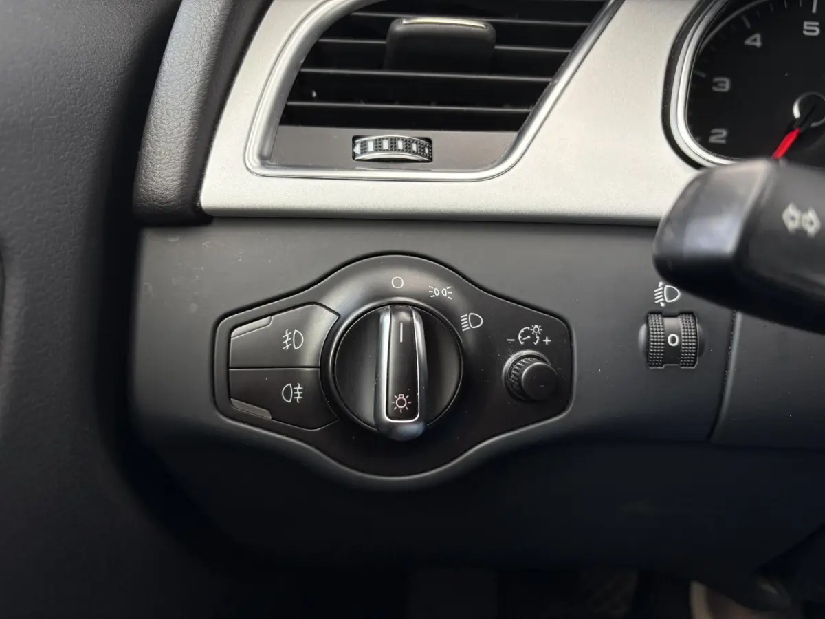 1.8 TFSI Business Edition / Trekhaak Geremd 1.500 kg / Navigatie / Cruise control / Airco / Bi-xenon koplampen / | Bi-xenon koplampen | Cruise control | Lendesteunen (verstelbaar)