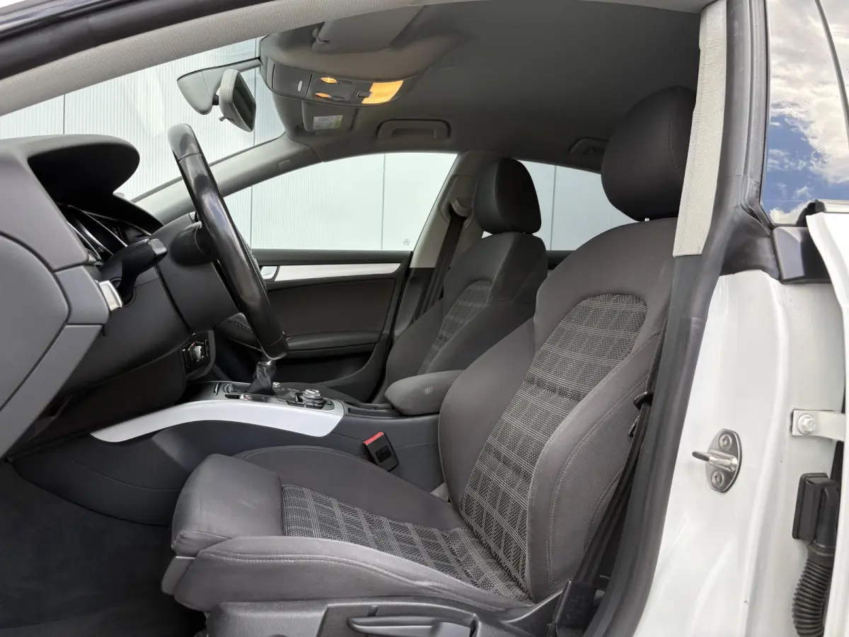 1.8 TFSI Business Edition / Trekhaak Geremd 1.500 kg / Navigatie / Cruise control / Airco / Bi-xenon koplampen / | Bi-xenon koplampen | Cruise control | Lendesteunen (verstelbaar)