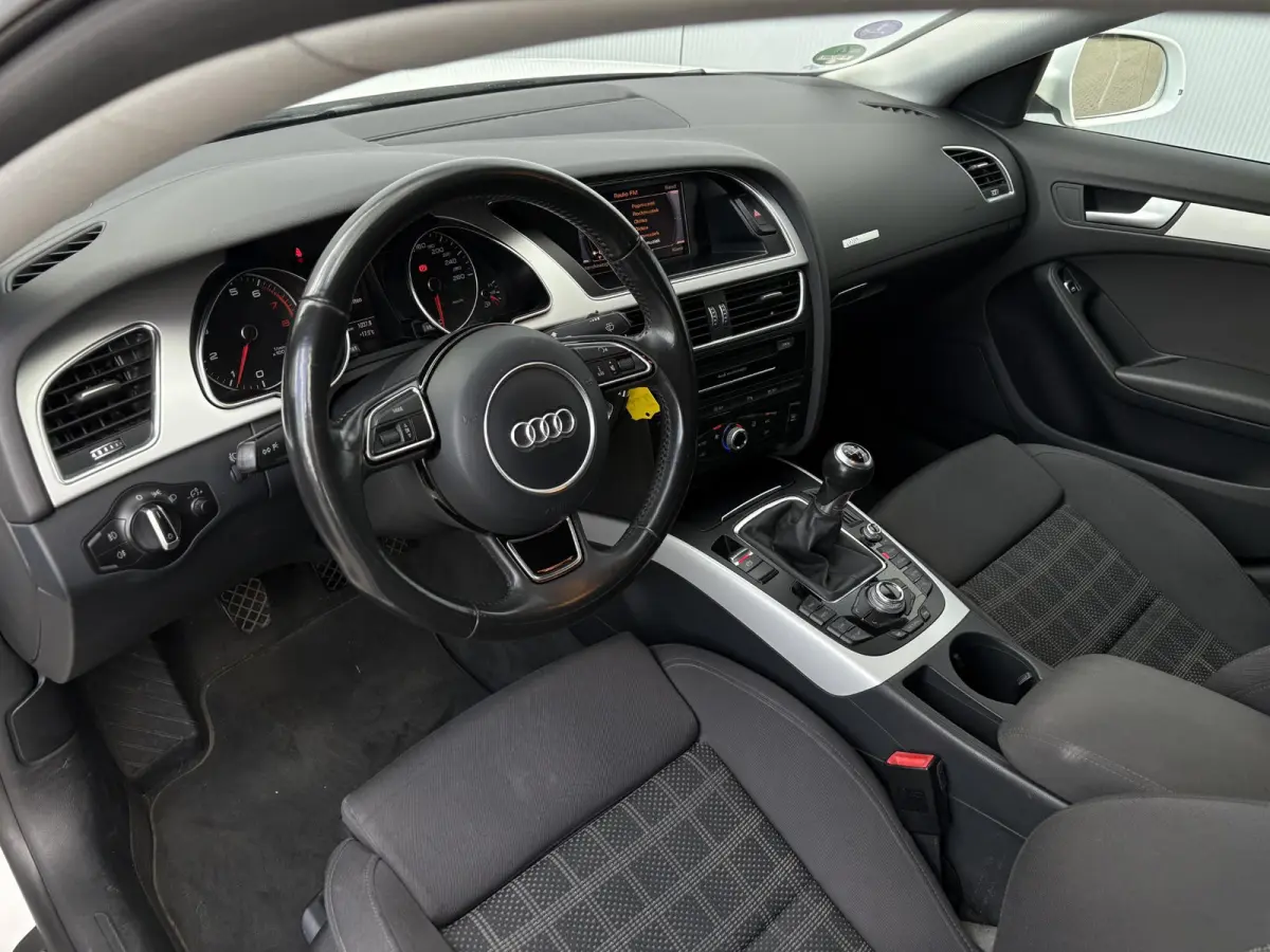 1.8 TFSI Business Edition / Trekhaak Geremd 1.500 kg / Navigatie / Cruise control / Airco / Bi-xenon koplampen / | Bi-xenon koplampen | Cruise control | Lendesteunen (verstelbaar)