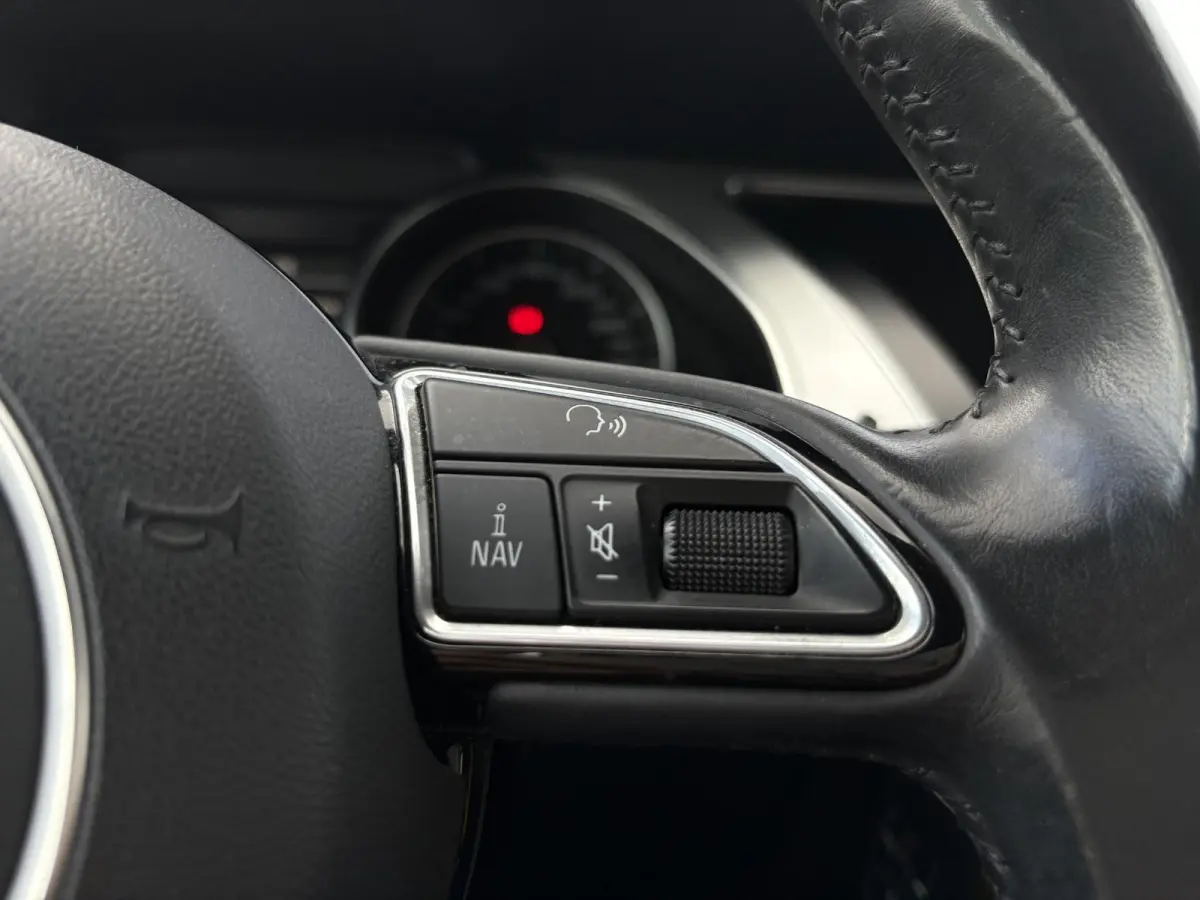 1.8 TFSI Business Edition / Trekhaak Geremd 1.500 kg / Navigatie / Cruise control / Airco / Bi-xenon koplampen / | Bi-xenon koplampen | Cruise control | Lendesteunen (verstelbaar)