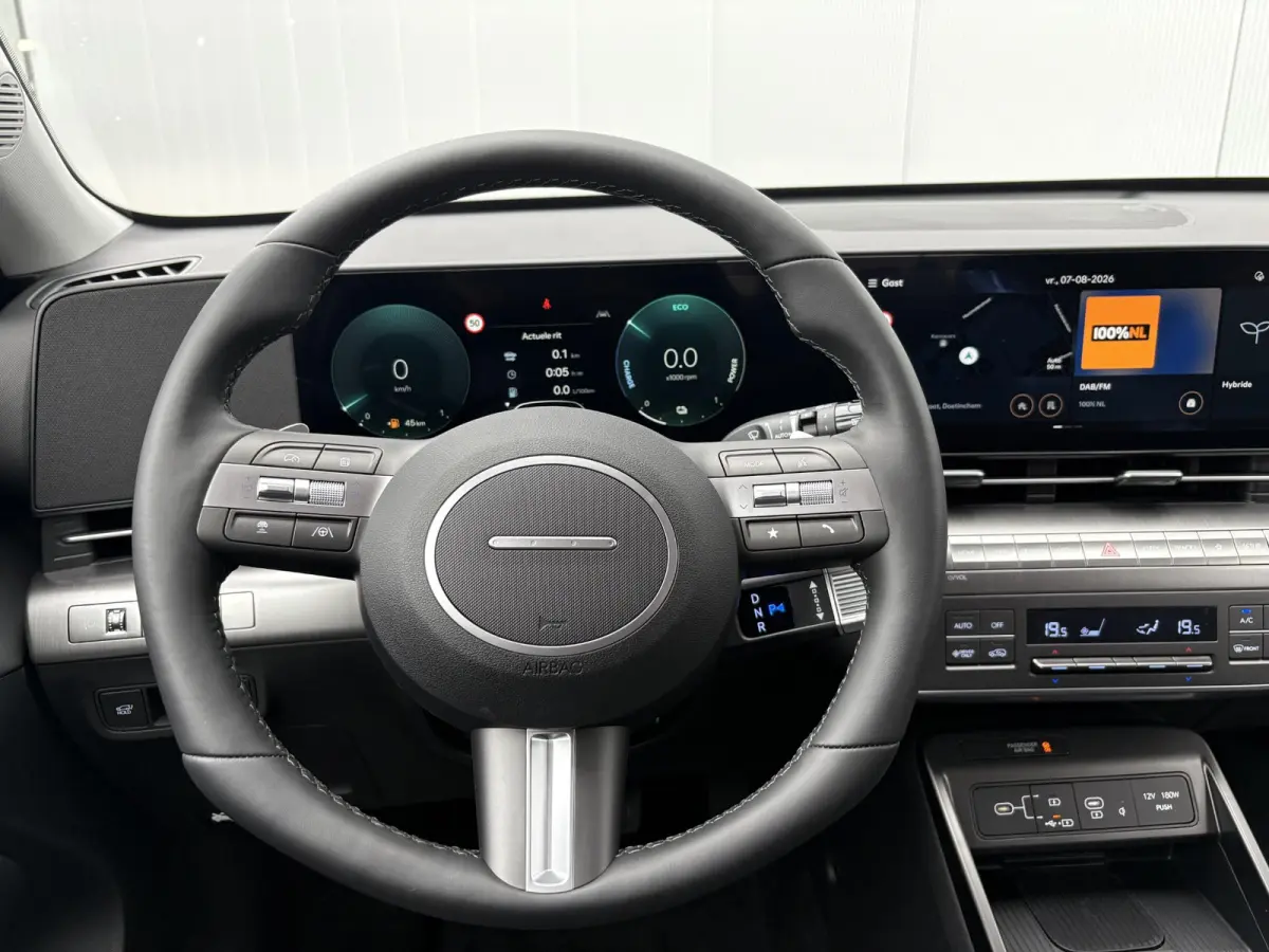 1.6 GDI HEV Comfort Plus / Stoelverwarming voor en achter / Stuurverwarming / Navigatie / Apple Carplay/Android Auto / Stof/Lederen bekleding / Climate Control / Cruis Control Adaptief /