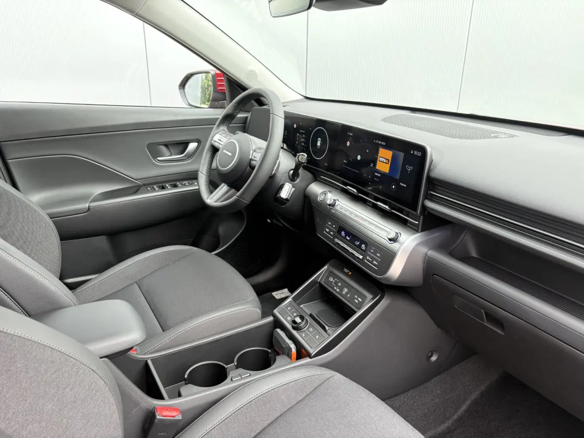 1.6 GDI HEV Comfort Plus / Stoelverwarming voor en achter / Stuurverwarming / Navigatie / Apple Carplay/Android Auto / Stof/Lederen bekleding / Climate Control / Cruis Control Adaptief /