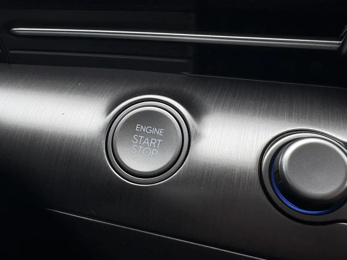 1.6 GDI HEV Comfort Plus / Stoelverwarming voor en achter / Stuurverwarming / Navigatie / Apple Carplay/Android Auto / Stof/Lederen bekleding / Climate Control / Cruis Control Adaptief /
