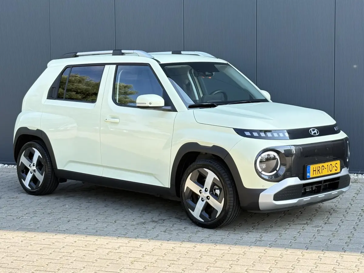 Evolve 49 kWh | Apple Carplay/Android Auto | Autonomous Emergency Braking | Buttercream Yellow