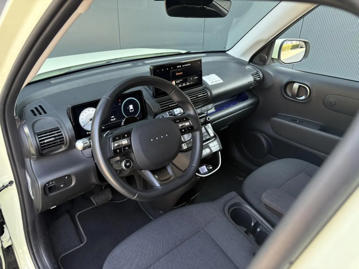 Evolve 49 kWh | Apple Carplay/Android Auto | Autonomous Emergency Braking | Buttercream Yellow