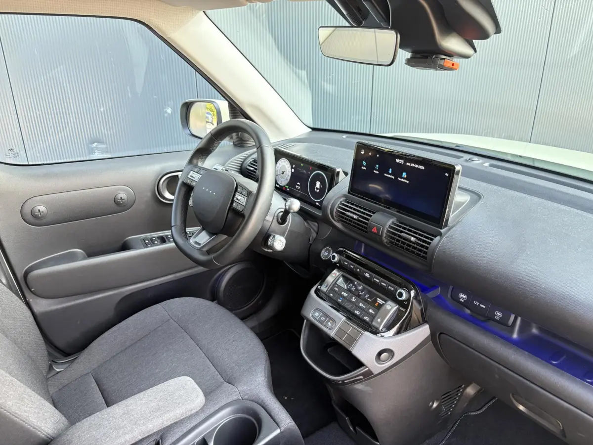 Evolve 49 kWh | Apple Carplay/Android Auto | Autonomous Emergency Braking | Buttercream Yellow