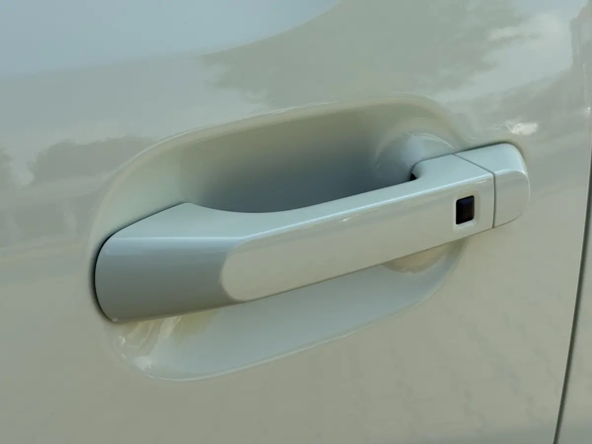 Evolve 49 kWh | Apple Carplay/Android Auto | Autonomous Emergency Braking | Buttercream Yellow