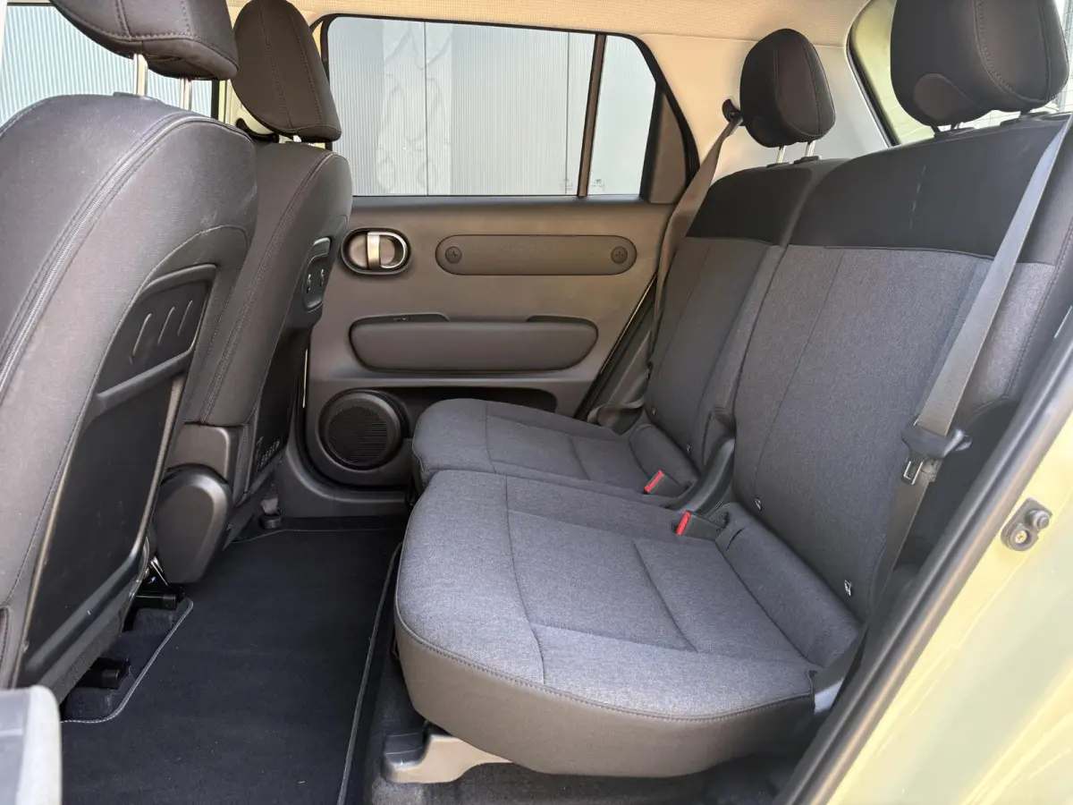 Evolve 49 kWh | Apple Carplay/Android Auto | Autonomous Emergency Braking | Buttercream Yellow