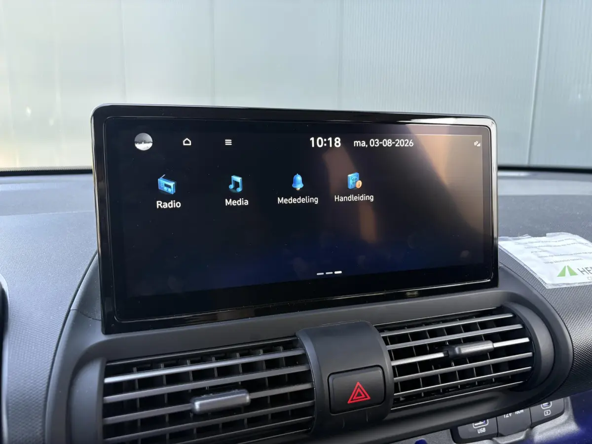 Evolve 49 kWh | Apple Carplay/Android Auto | Autonomous Emergency Braking | Buttercream Yellow