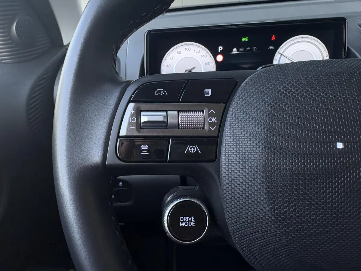 Evolve 49 kWh | Apple Carplay/Android Auto | Autonomous Emergency Braking | Buttercream Yellow