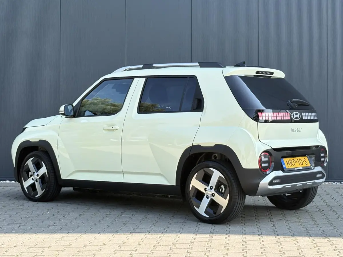 Evolve 49 kWh | Apple Carplay/Android Auto | Autonomous Emergency Braking | Buttercream Yellow