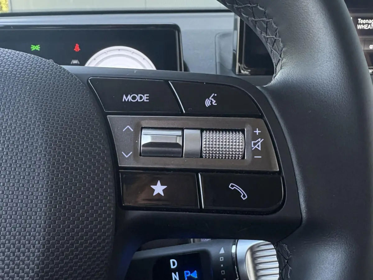 Evolve 49 kWh | Apple Carplay/Android Auto | Autonomous Emergency Braking | Buttercream Yellow
