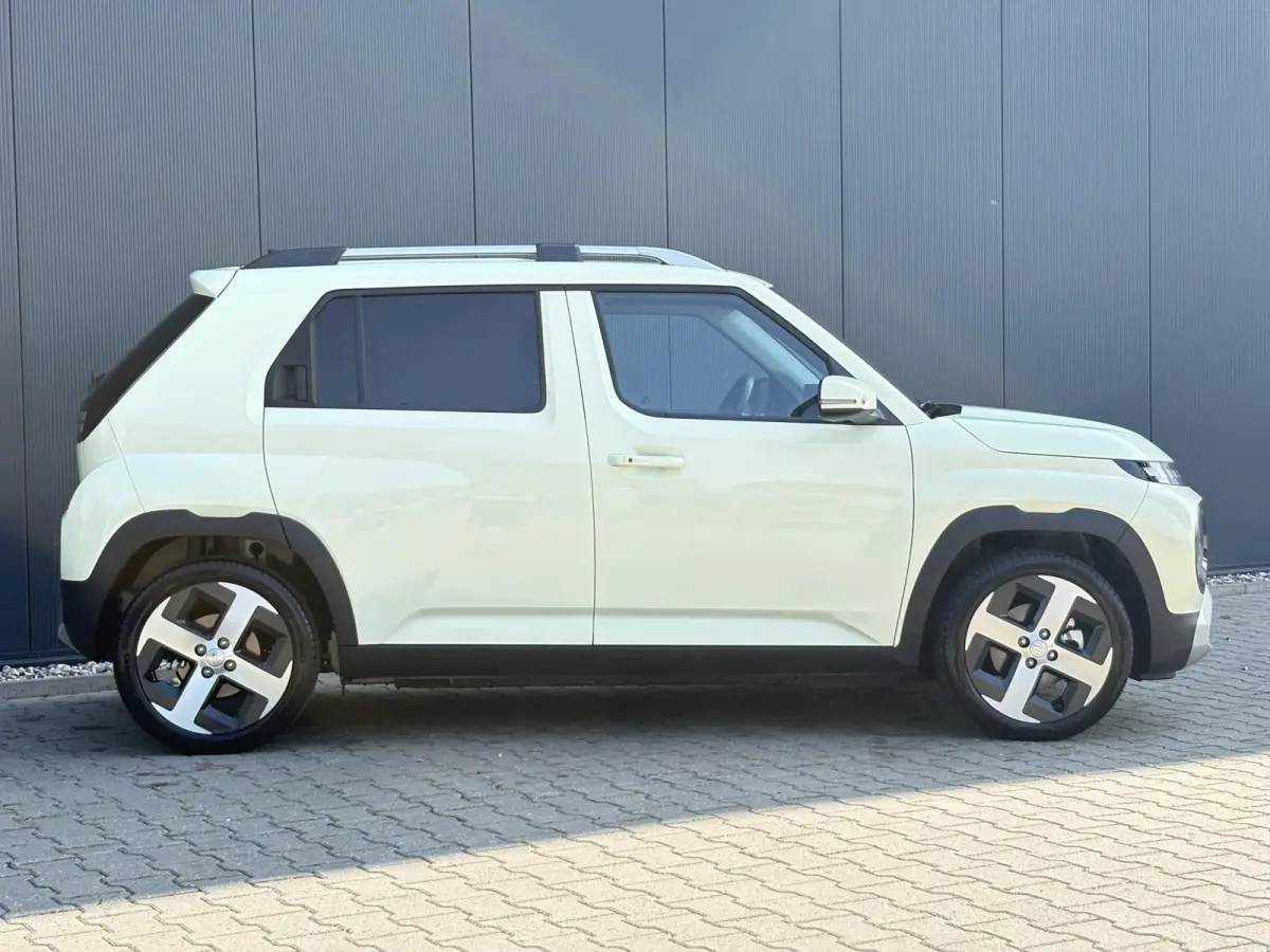 Evolve 49 kWh | Apple Carplay/Android Auto | Autonomous Emergency Braking | Buttercream Yellow