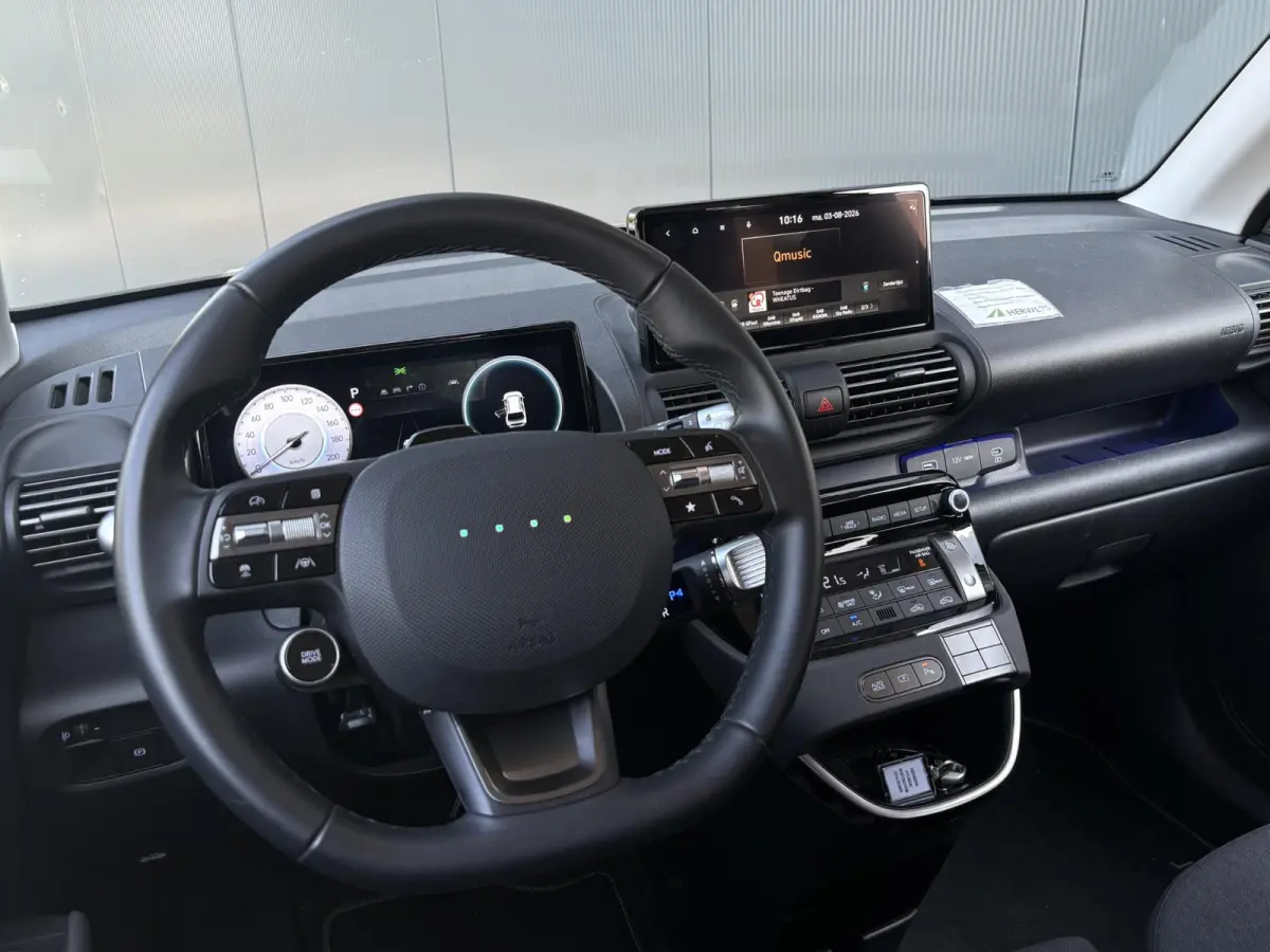 Evolve 49 kWh | Apple Carplay/Android Auto | Autonomous Emergency Braking | Buttercream Yellow