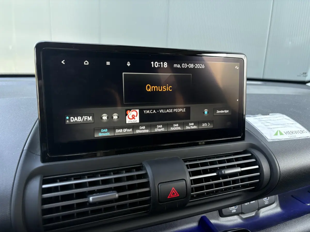 Evolve 49 kWh | Apple Carplay/Android Auto | Autonomous Emergency Braking | Buttercream Yellow