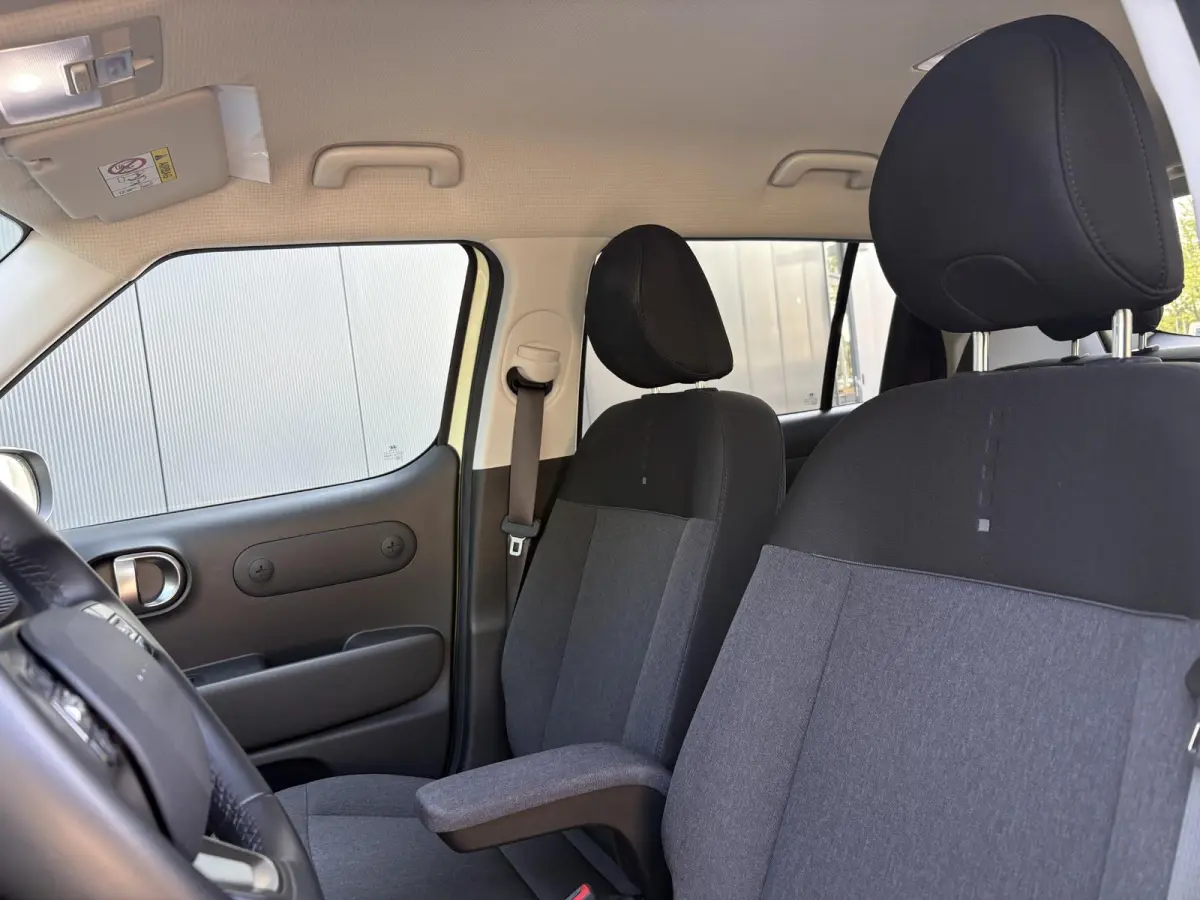 Evolve 49 kWh | Apple Carplay/Android Auto | Autonomous Emergency Braking | Buttercream Yellow
