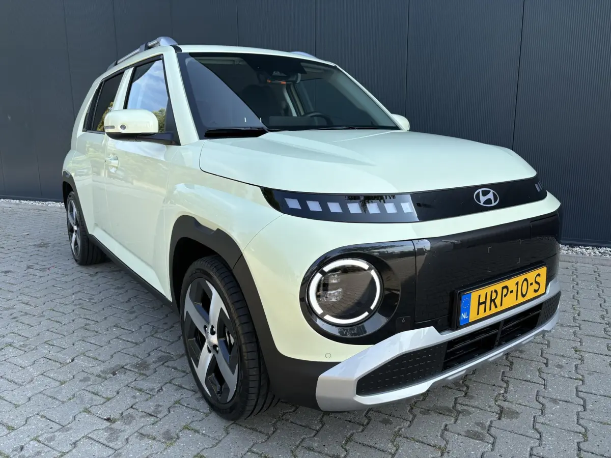 Evolve 49 kWh | Apple Carplay/Android Auto | Autonomous Emergency Braking | Buttercream Yellow