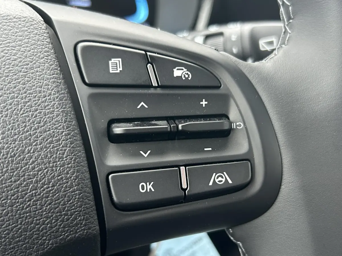 1.0 Premium / Navigatie / Cruise Control /