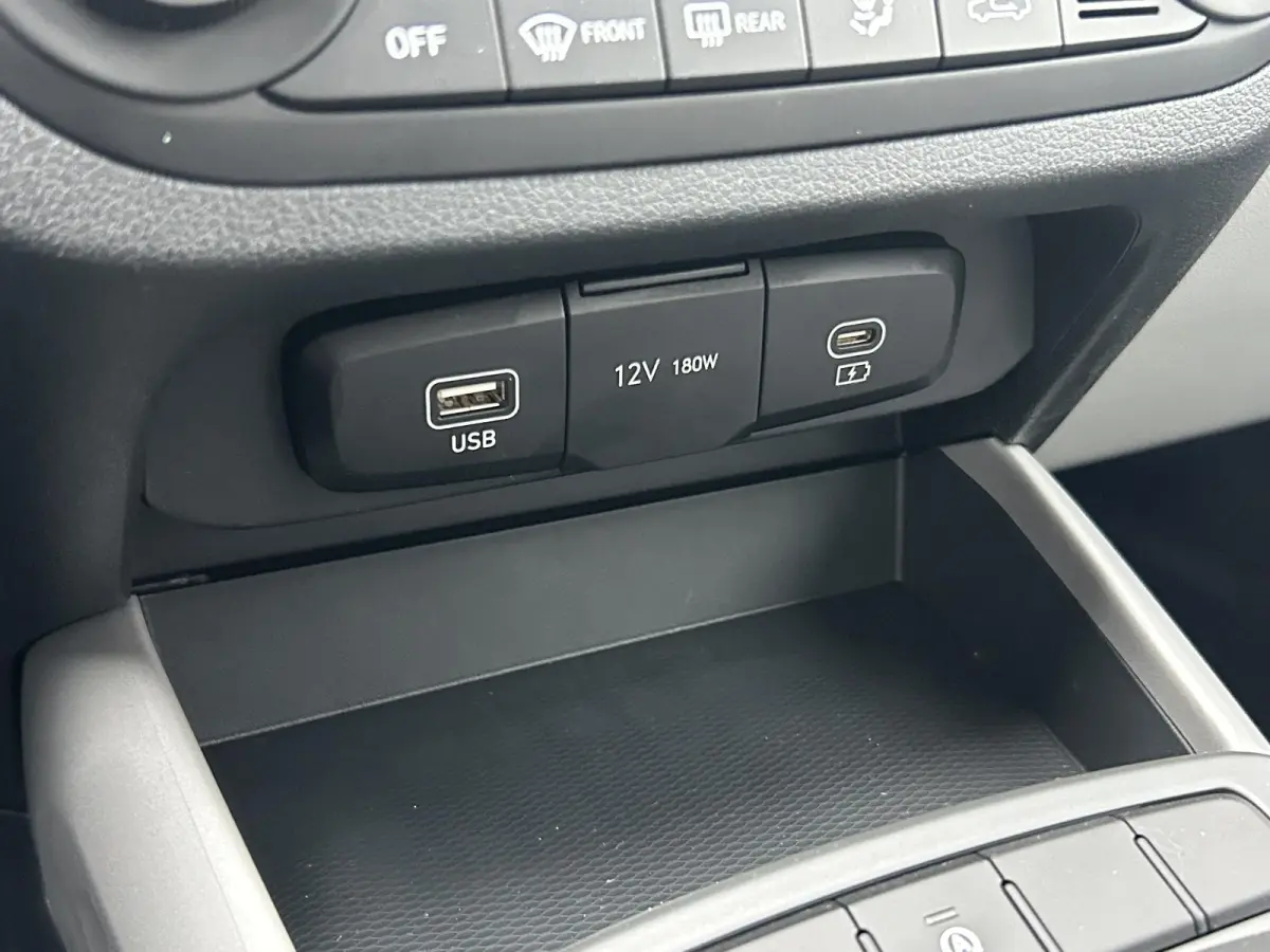 1.0 Premium / Navigatie / Cruise Control /