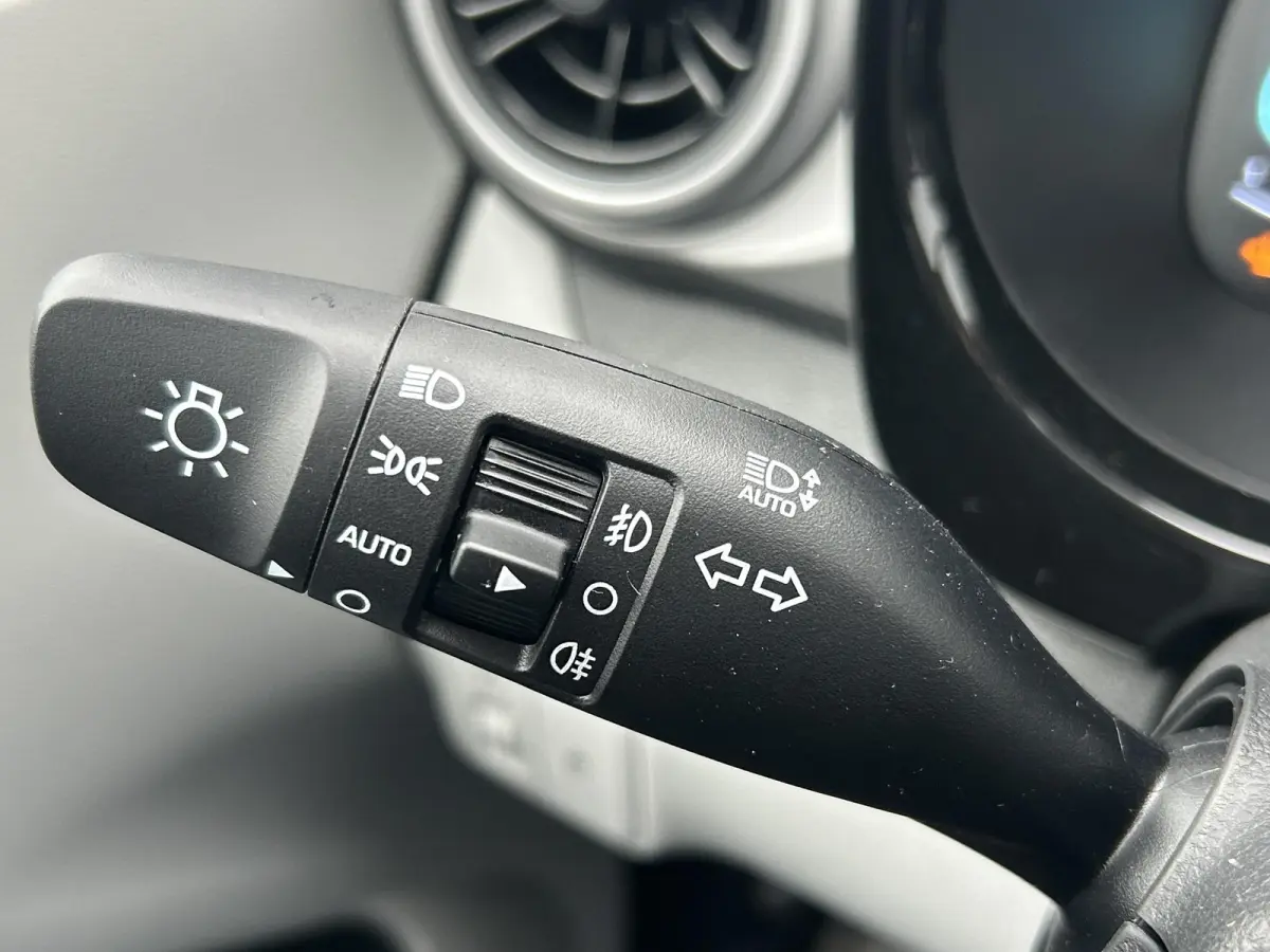 1.0 Premium / Navigatie / Cruise Control /