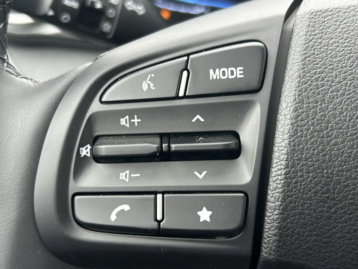 1.0 Premium / Navigatie / Cruise Control /