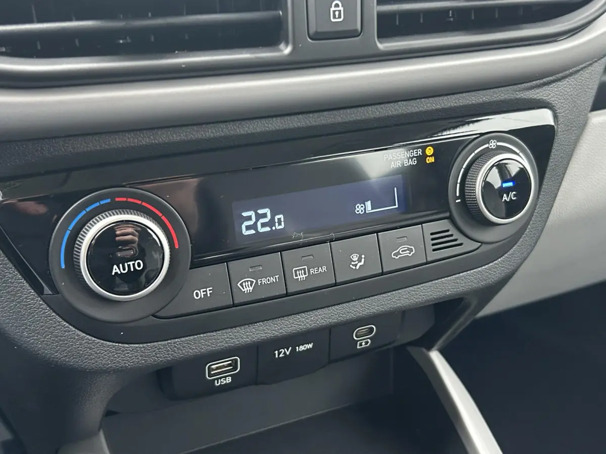 1.0 Premium / Navigatie / Cruise Control /