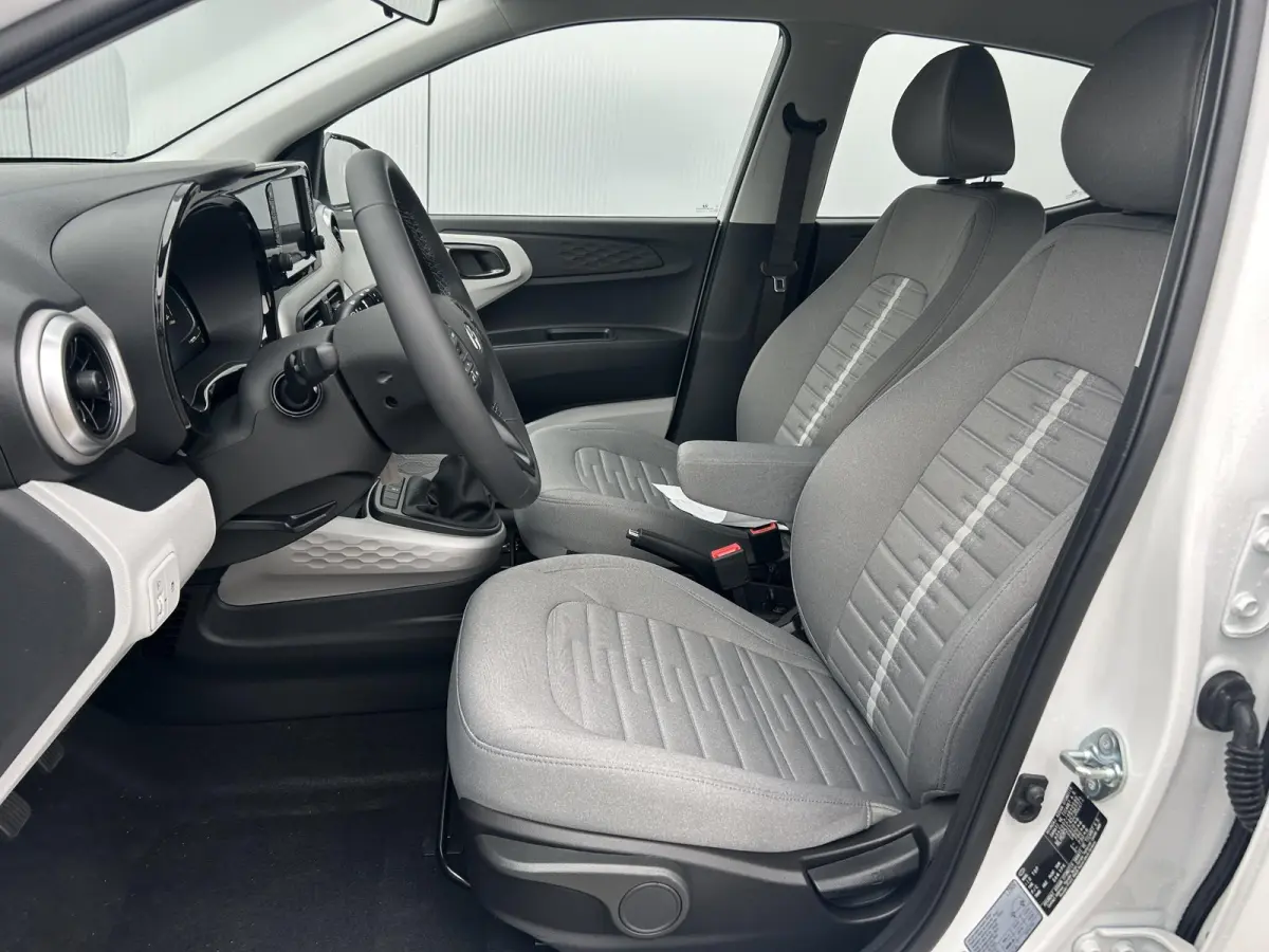 1.0 Premium / Navigatie / Cruise Control /