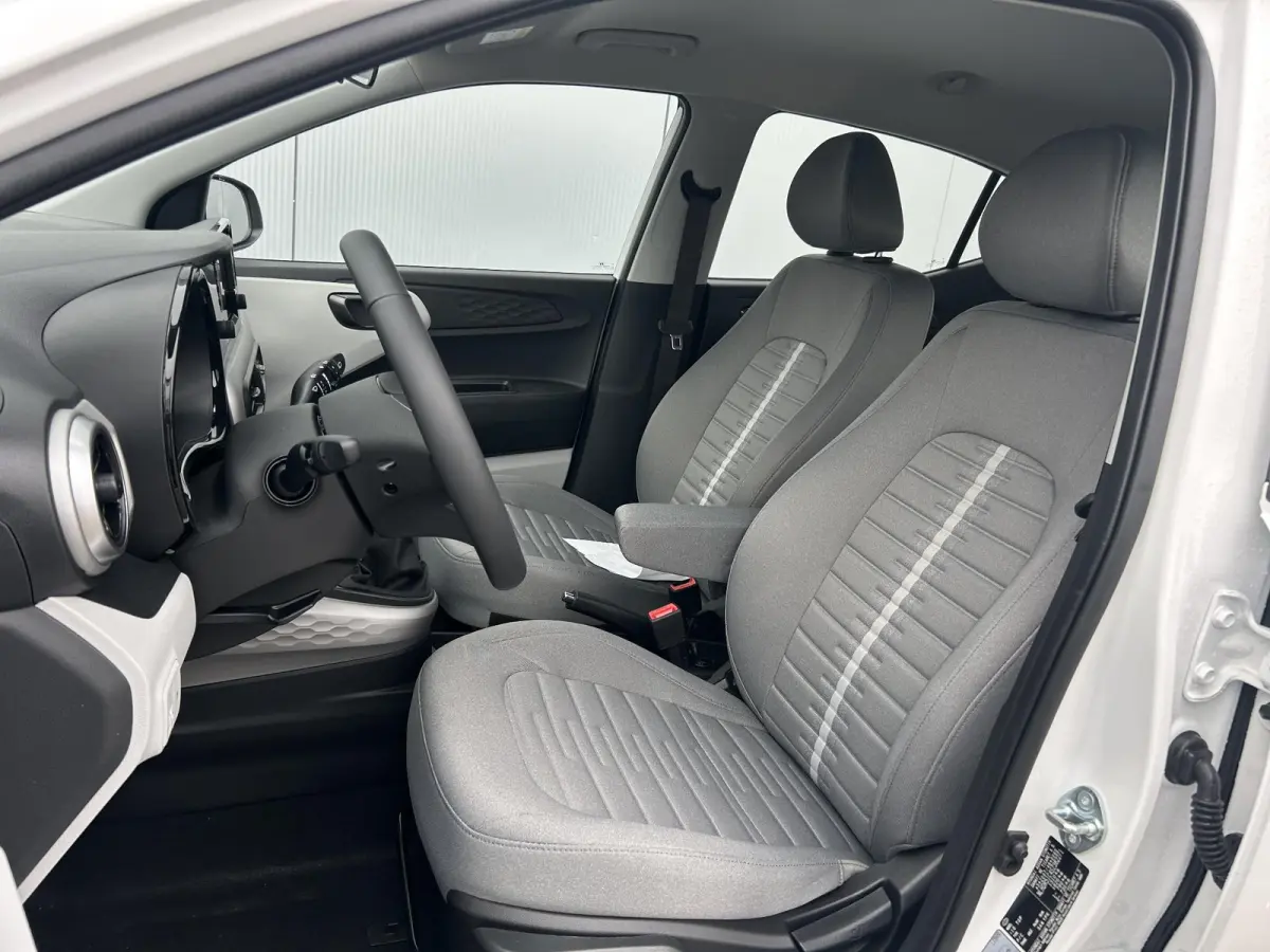 1.0 Premium / Navigatie / Cruise Control /