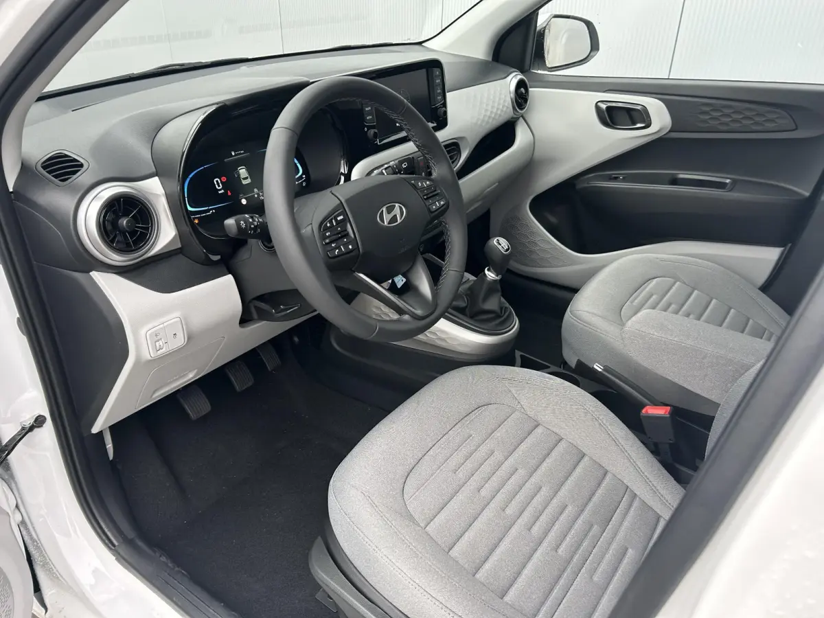 1.0 Premium / Navigatie / Cruise Control /