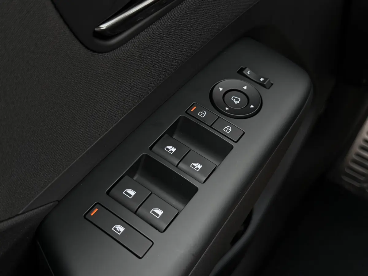 N Line Business 64.8 kWh / Navigatie / Cruise Control Adaptief / Blind Spot Warning / Bose Sound System / Airco Automatisch /